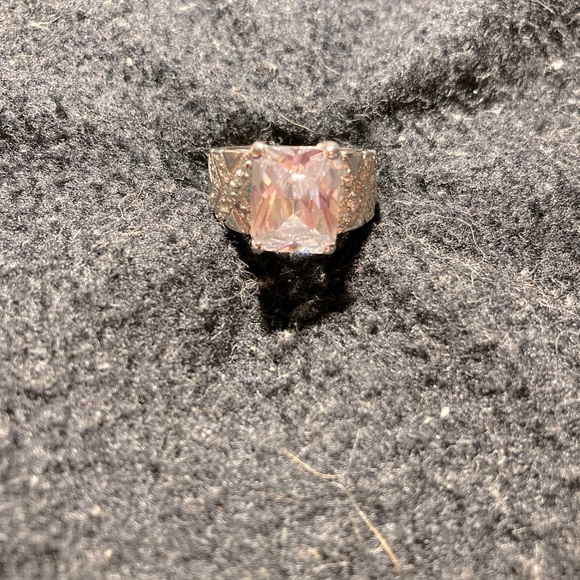 Large costume jewelry - Picture 1 of 3